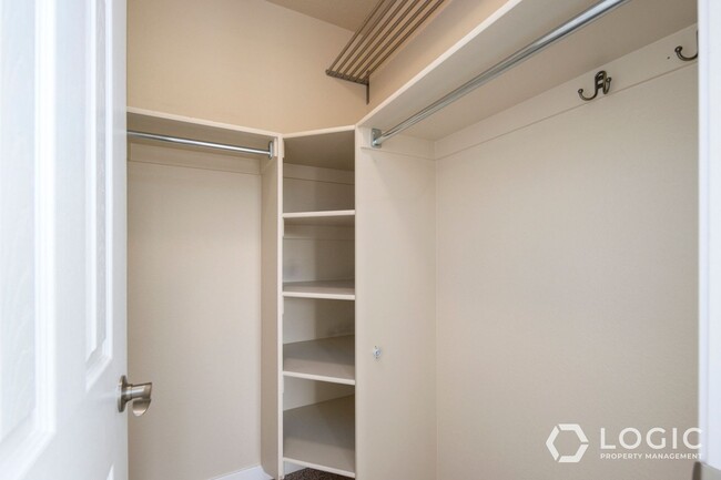 Building Photo - Grand Unit in Salt Lake City!