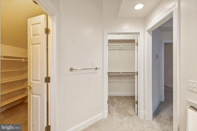 Building Photo - 2527 Hunter Mill Rd