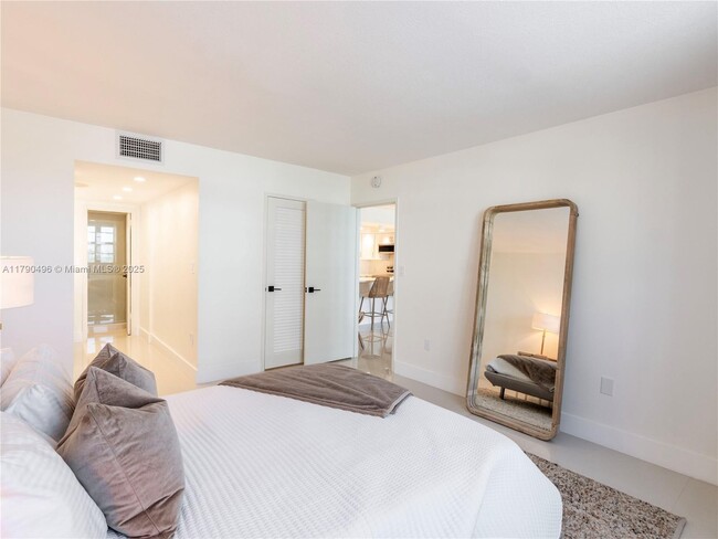 Building Photo - 5701 Collins Ave