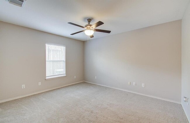 Building Photo - 2631 Woodridge Manor Dr