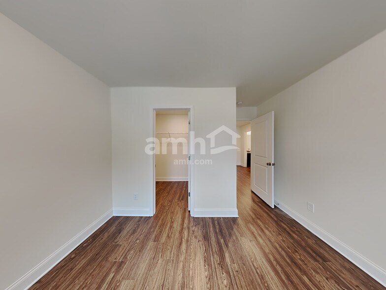 Building Photo - 2018 The Ln NE
