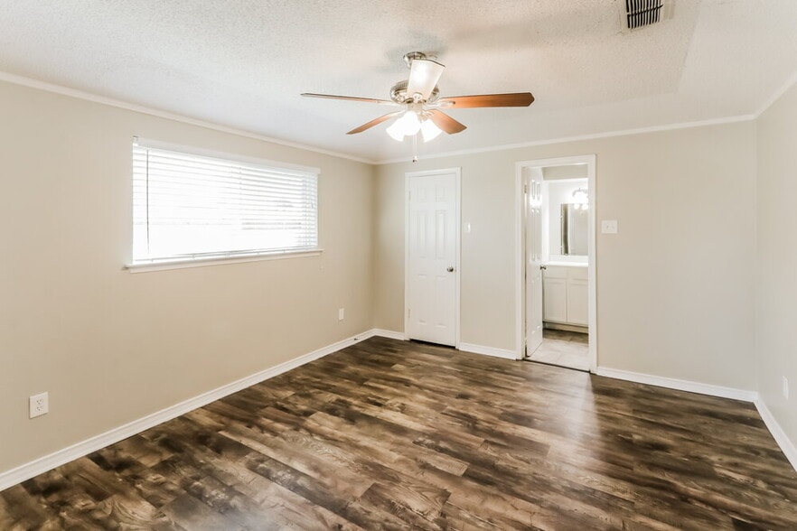 Building Photo - 1830 E Kirnwood Dr