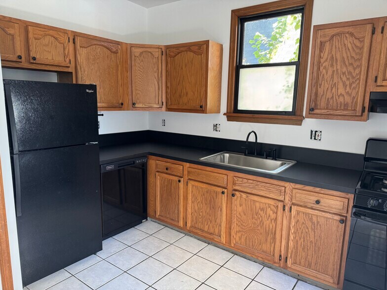 Building Photo - 3405 Woodbine Ave