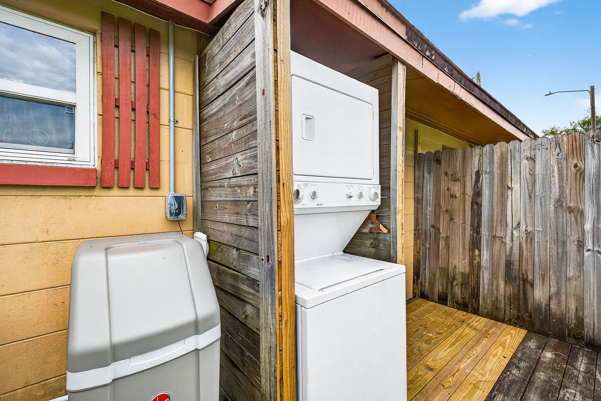 Building Photo - 2146 Ranchita Trail