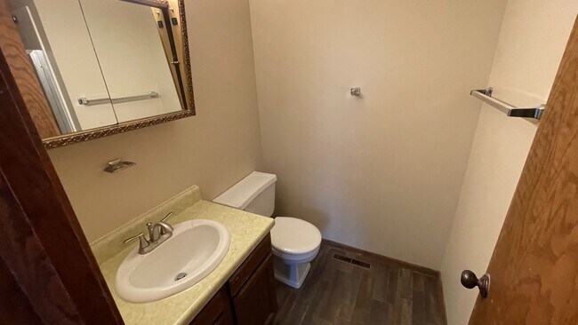 Building Photo - 2261 Springbrook Ct