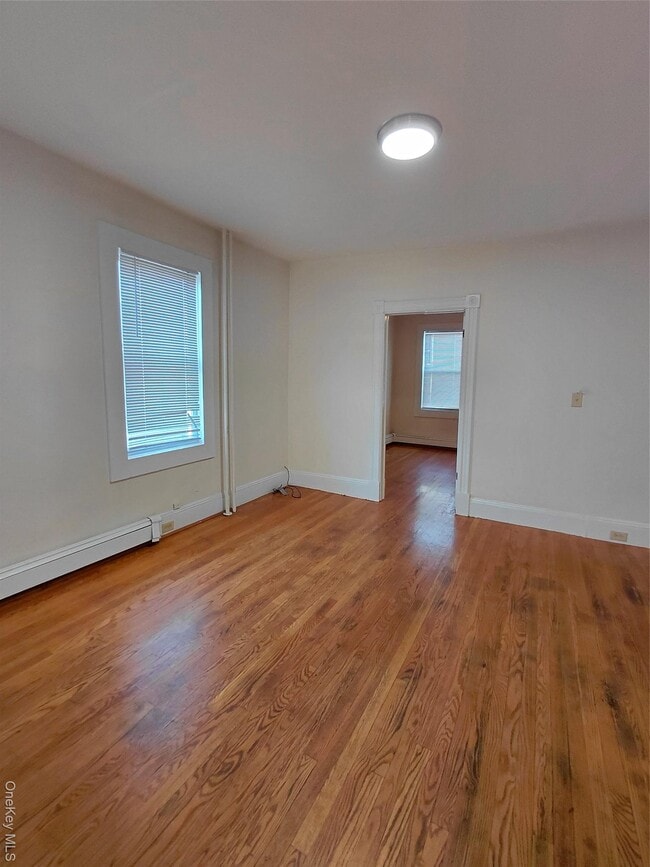 Building Photo - 8 Center St