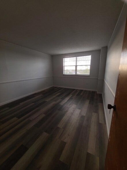 Building Photo - 8950 NE 8th Ave