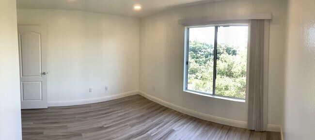 Building Photo - 7120 Shoreline Dr