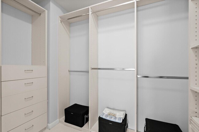 Building Photo - 1001 L St NW