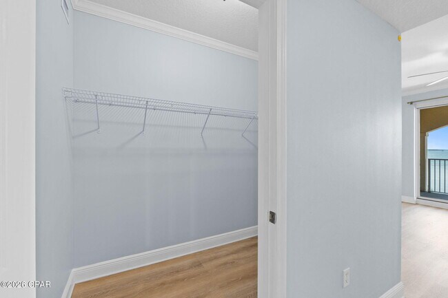 Building Photo - 2400 Grandiflora Blvd