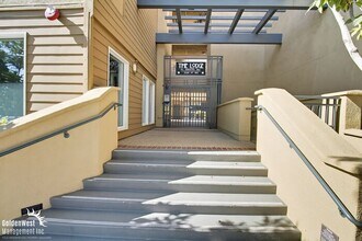 Building Photo - Modern 2Bdm 2Ba Condo in the Heart of Bank...