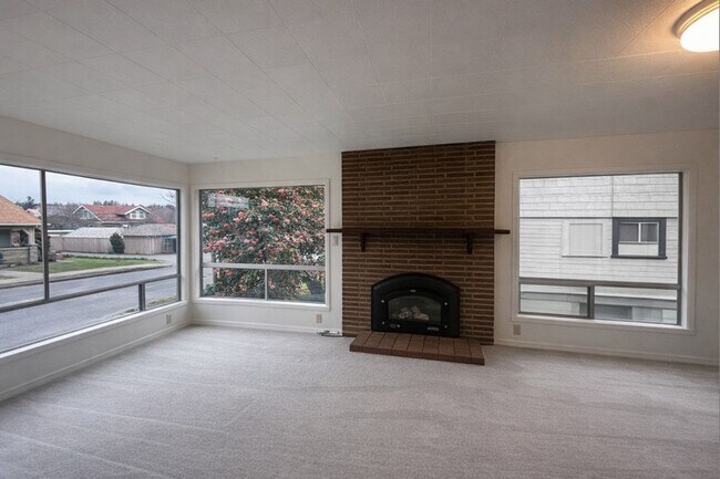 Building Photo - 811 N 3rd St