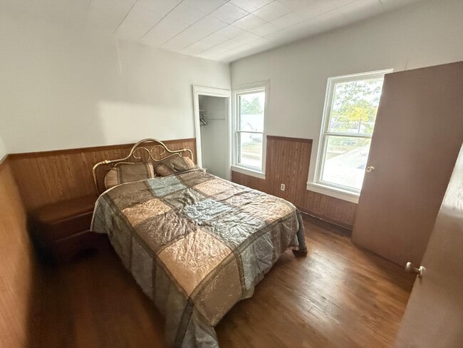 Building Photo - 2482 Bangs St