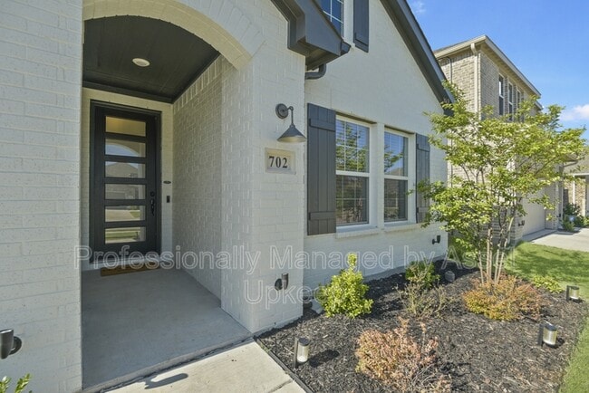 Building Photo - 702 Charity Dr