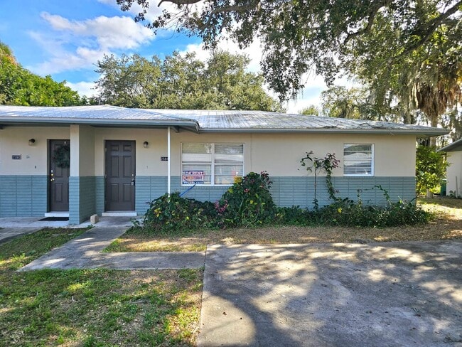 Building Photo - 2584 Seneca Ave