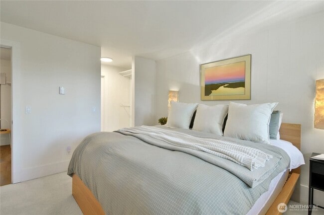 Building Photo - 6236 137th Pl NE