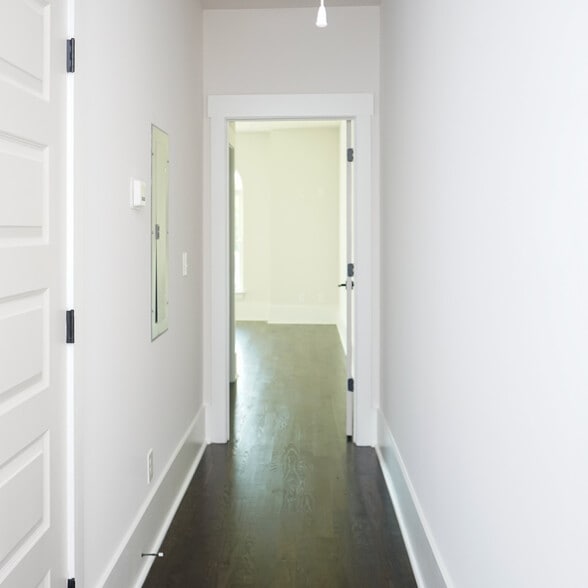 Hallway connecting second bedroom, laundry and master bedroom. - 1003 Parkwood Ave