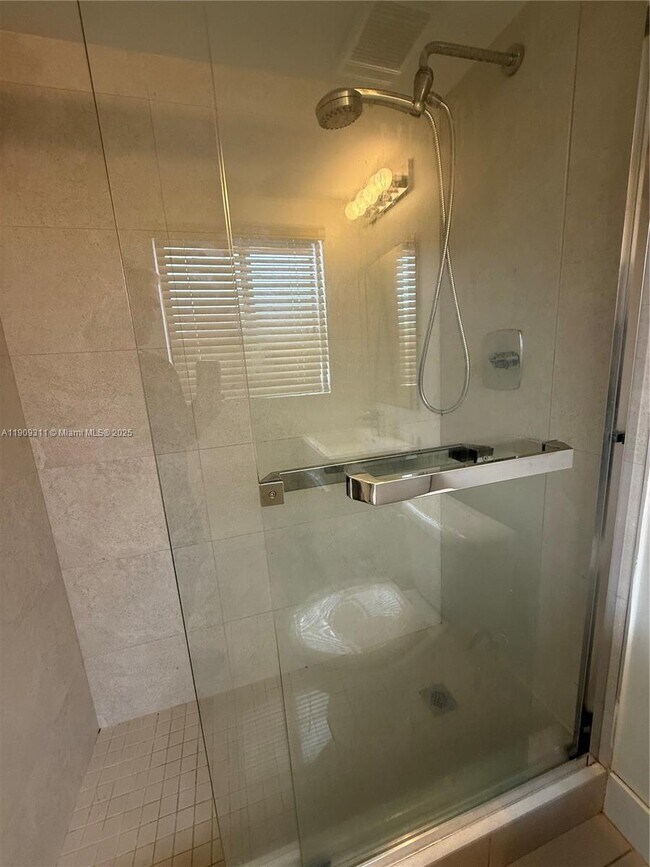 Building Photo - 1765 Normandy Dr