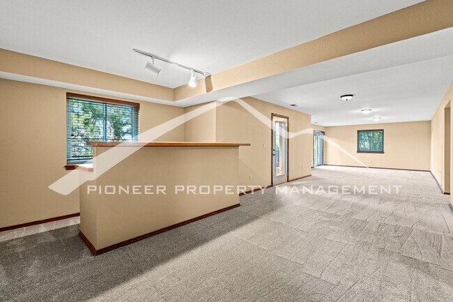 Building Photo - 5 bed/3 bath Main-Level Living with Design...