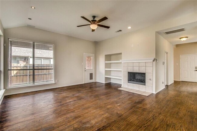 Building Photo - 13553 Valley Mills Dr