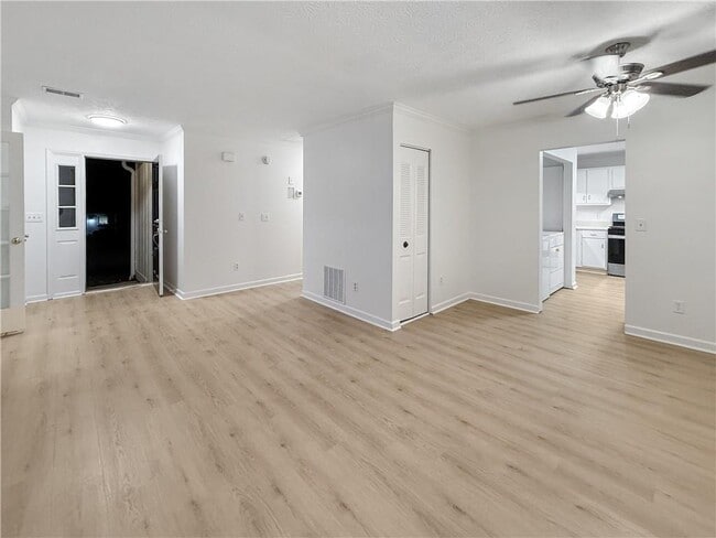 Building Photo - 10740 Plantation Bridge Dr