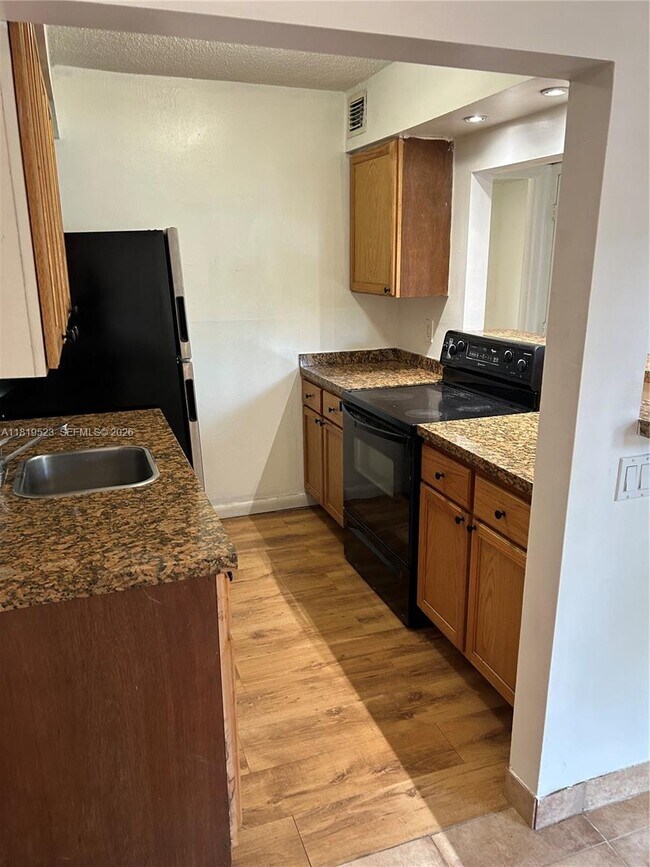 Building Photo - 1111 SW 4th St