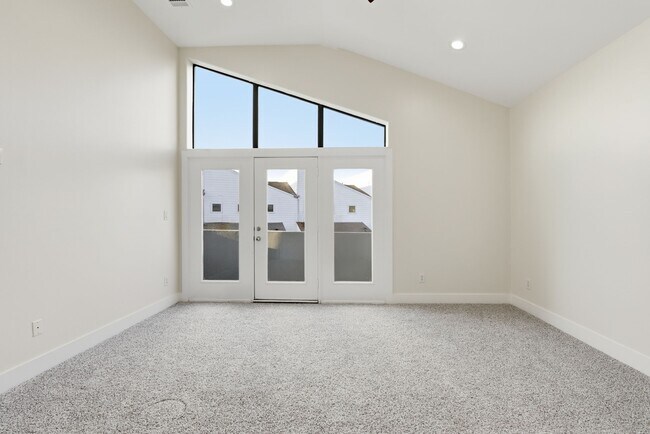 Building Photo - 2028 Tuam St