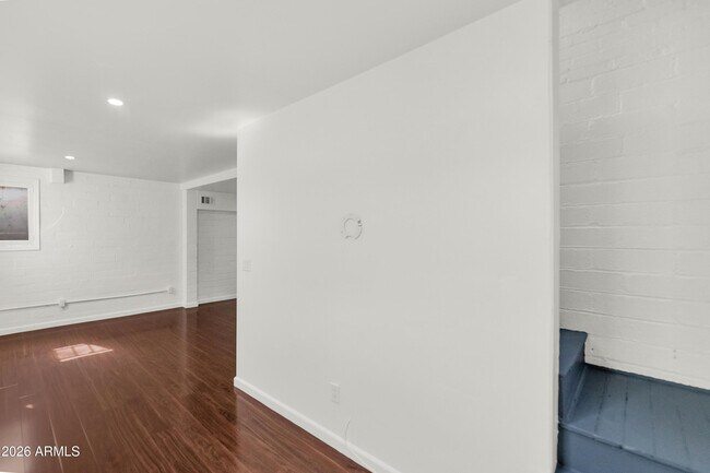 Building Photo - 114 W Windsor Ave