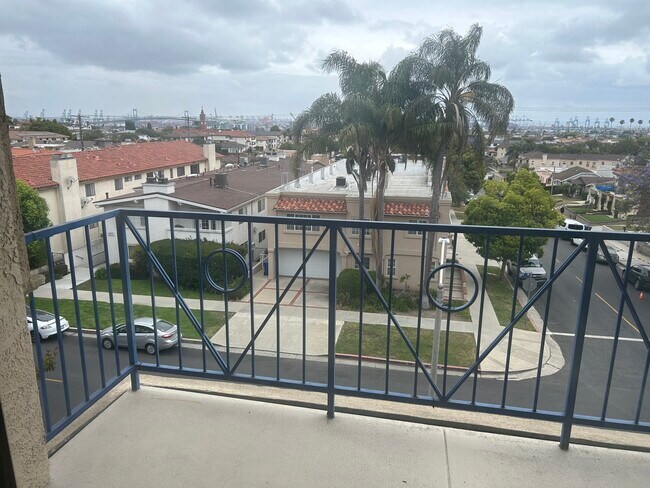 Building Photo - 1110 W 10th St