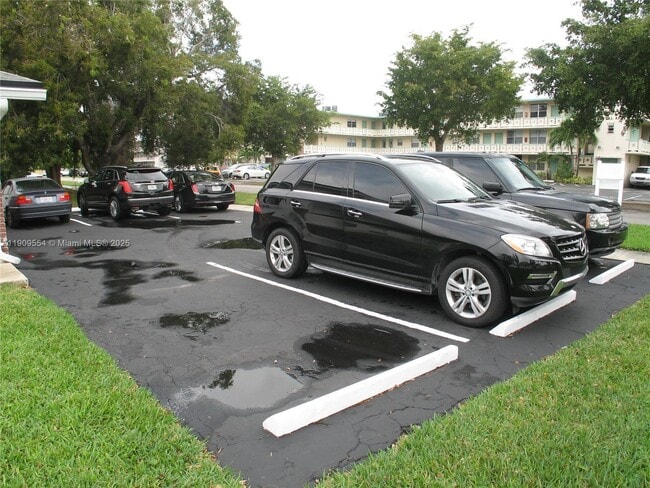 Building Photo - 1708 N 16th Ave