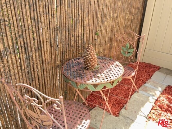 Building Photo - 1348 S Curson Ave