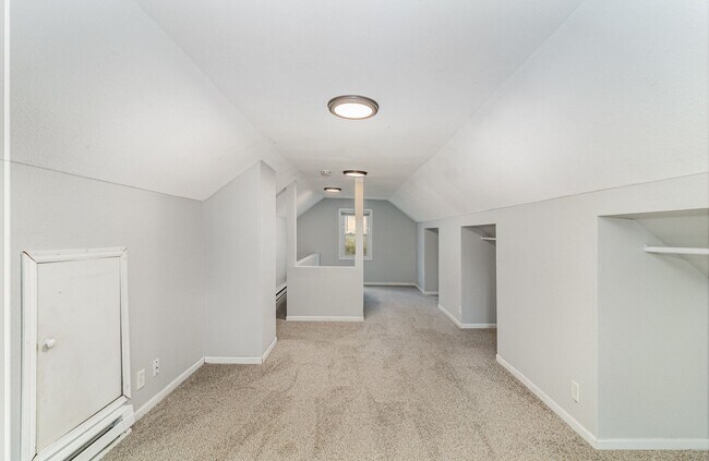Building Photo - Beautiful 4 Bed 2 Bath Home With Fence and...