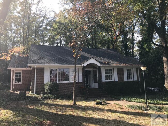 Primary Photo - 180 Pinecrest Dr