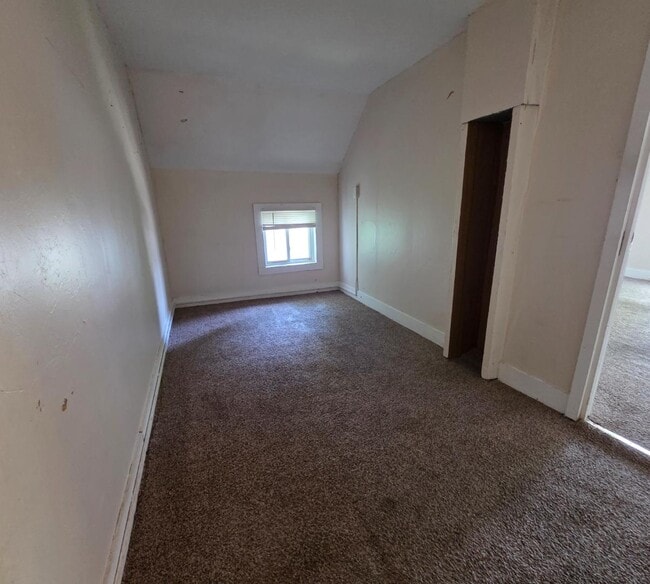 Building Photo - 29 E Vanscoter St