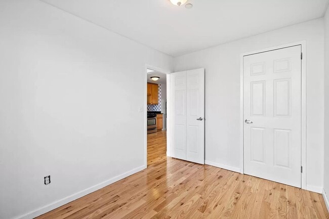 Building Photo - 93 Wyckoff Ave