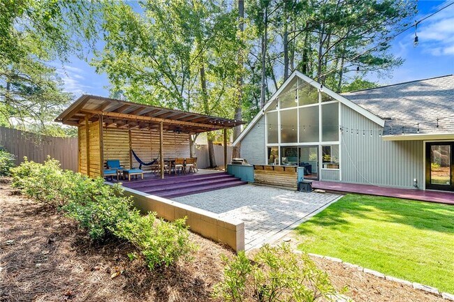 Building Photo - 235 Hillside Dr NW