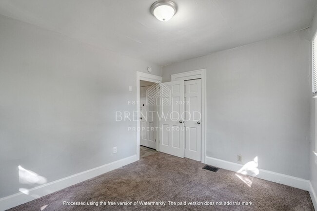 Building Photo - Spacious 4 Bed 1.5 Bath Updated Home