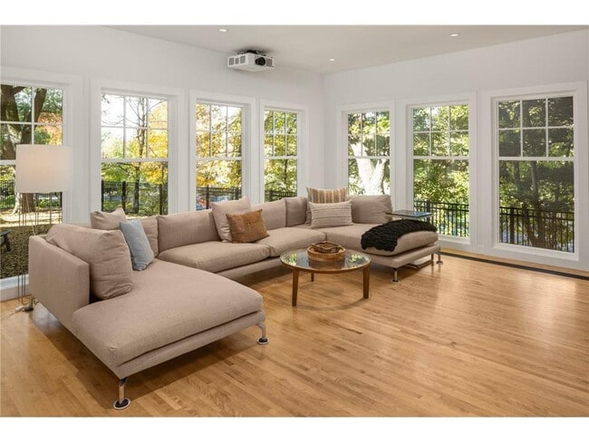 Building Photo - 2700 W Lake of the Isles Pkwy