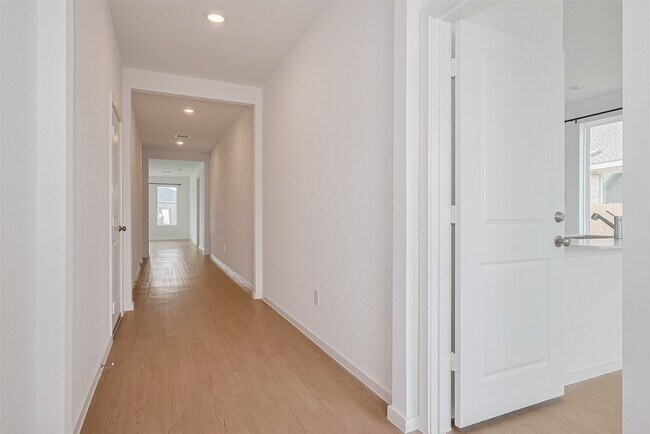 Building Photo - 26615 Coast Redwood Dr