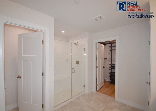 Building Photo - Luxury 4 bd 3.5 bath with office, bonus ro...