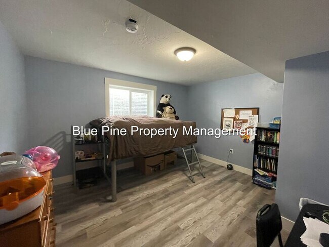 Building Photo - 705 Birmingham Ln