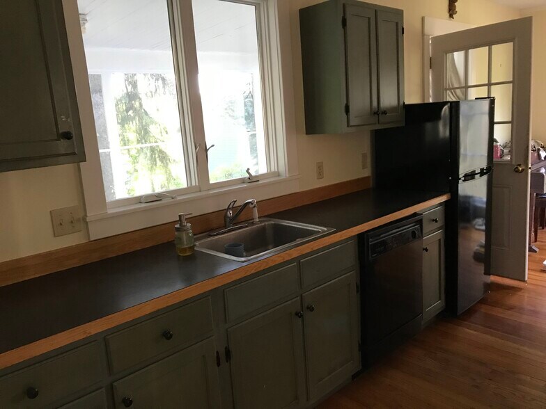 Building Photo - 423 Mitchell St