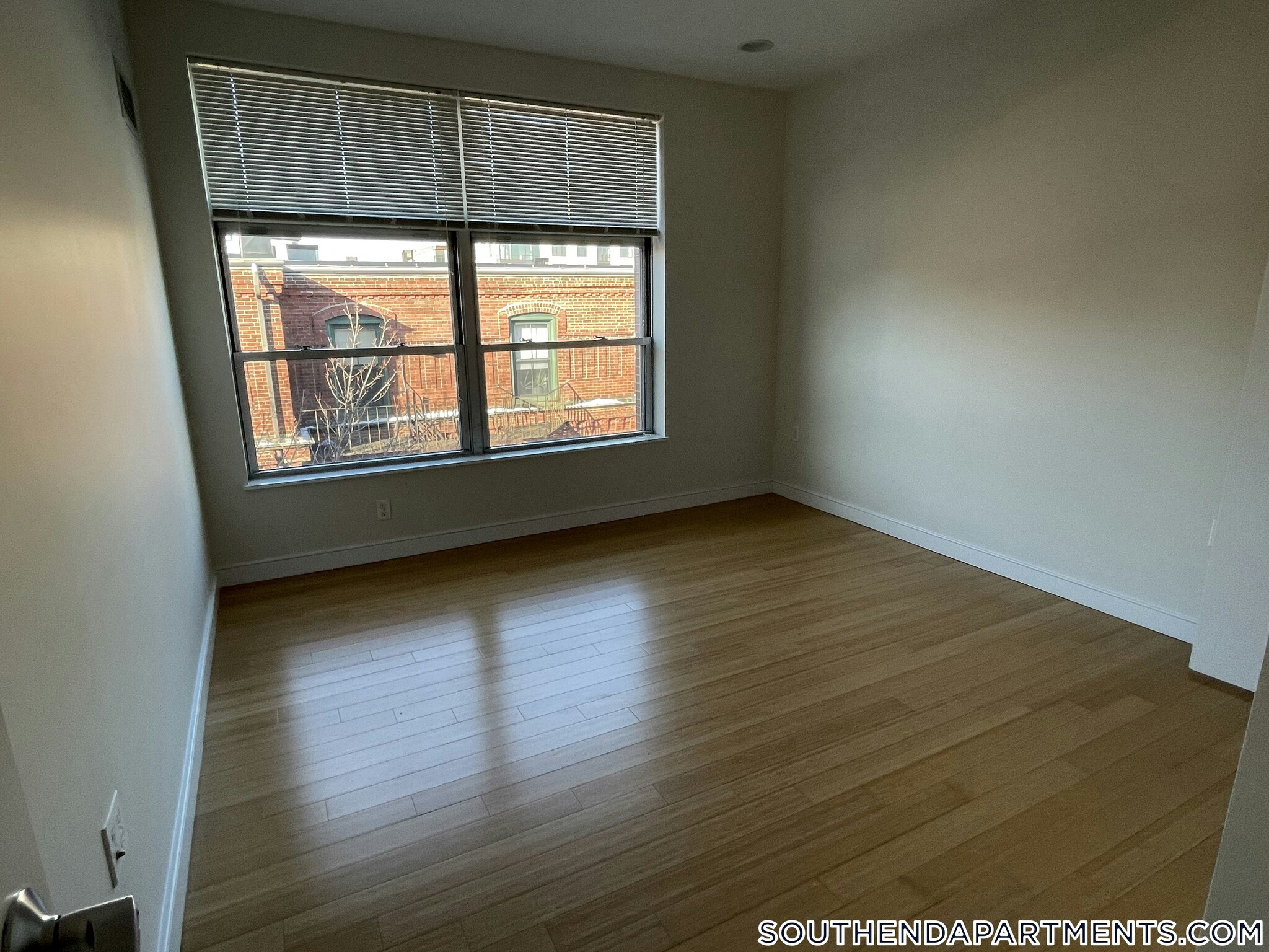 Building Photo - 601 Albany St