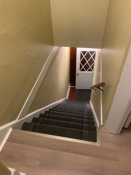 Building Photo - 113 E Sands St