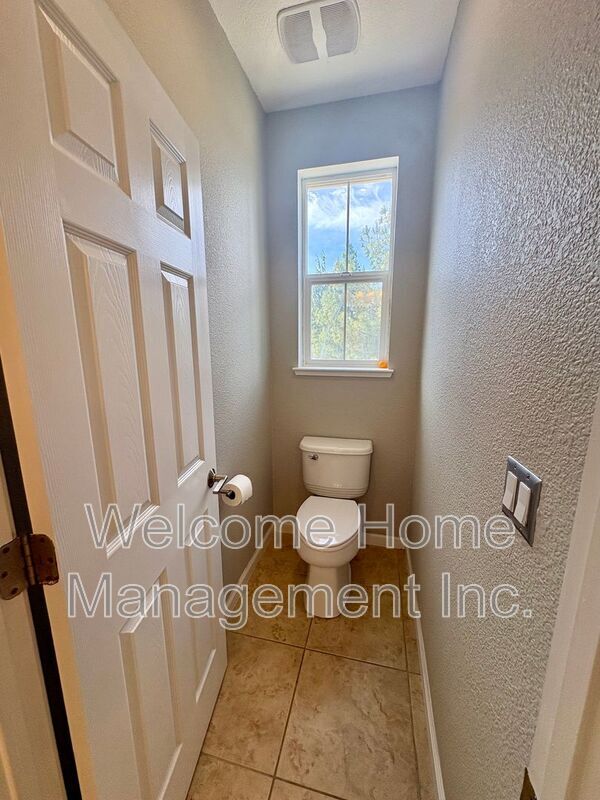 Building Photo - 6011 Daffodil Dr