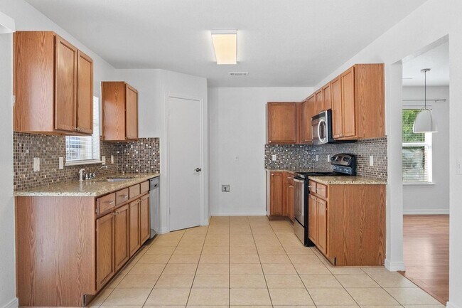 Building Photo - 905 Rocking Spur Cove