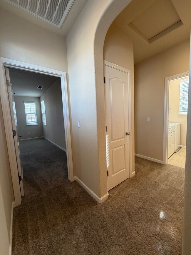 Building Photo - 9026 Crescenda Ln