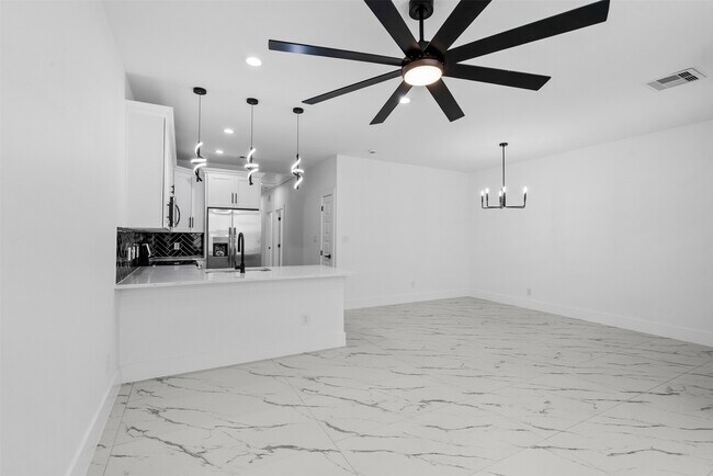 Building Photo - 9110 Everglade Dr