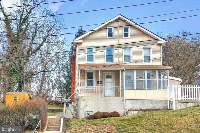 Building Photo - 3 bedroom in CD East Schools