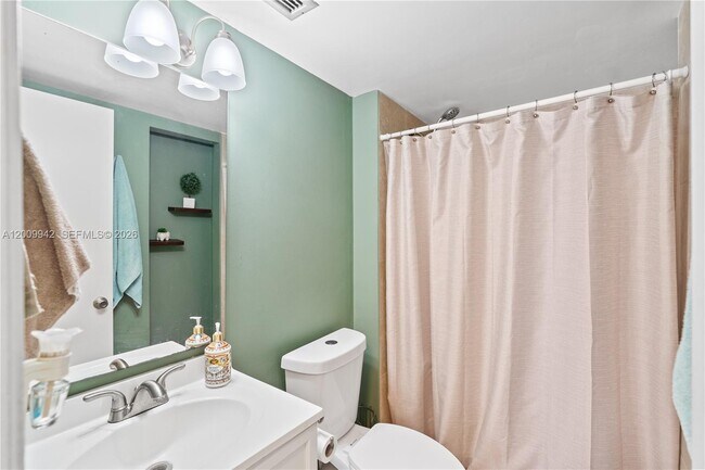 Building Photo - 1301 NE Miami Gardens Dr